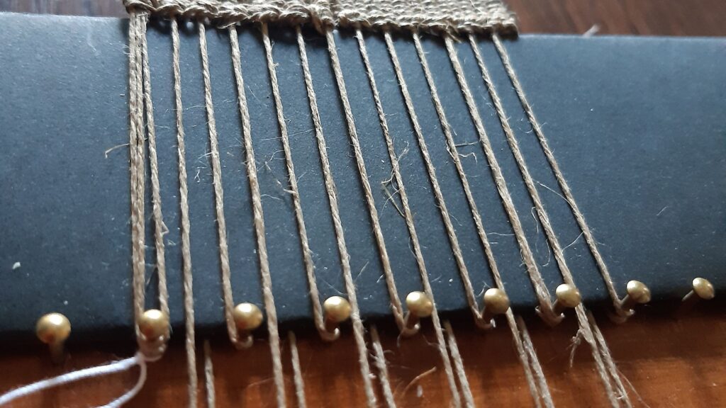 osnowa, tkanie na ramie, tkactwo, kartonowy pasek